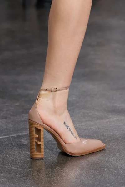 Look 10